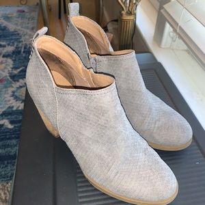 Report Gray/Toupe Snakeskin Booties. Size 8.5. Lightly Worn, good condition!